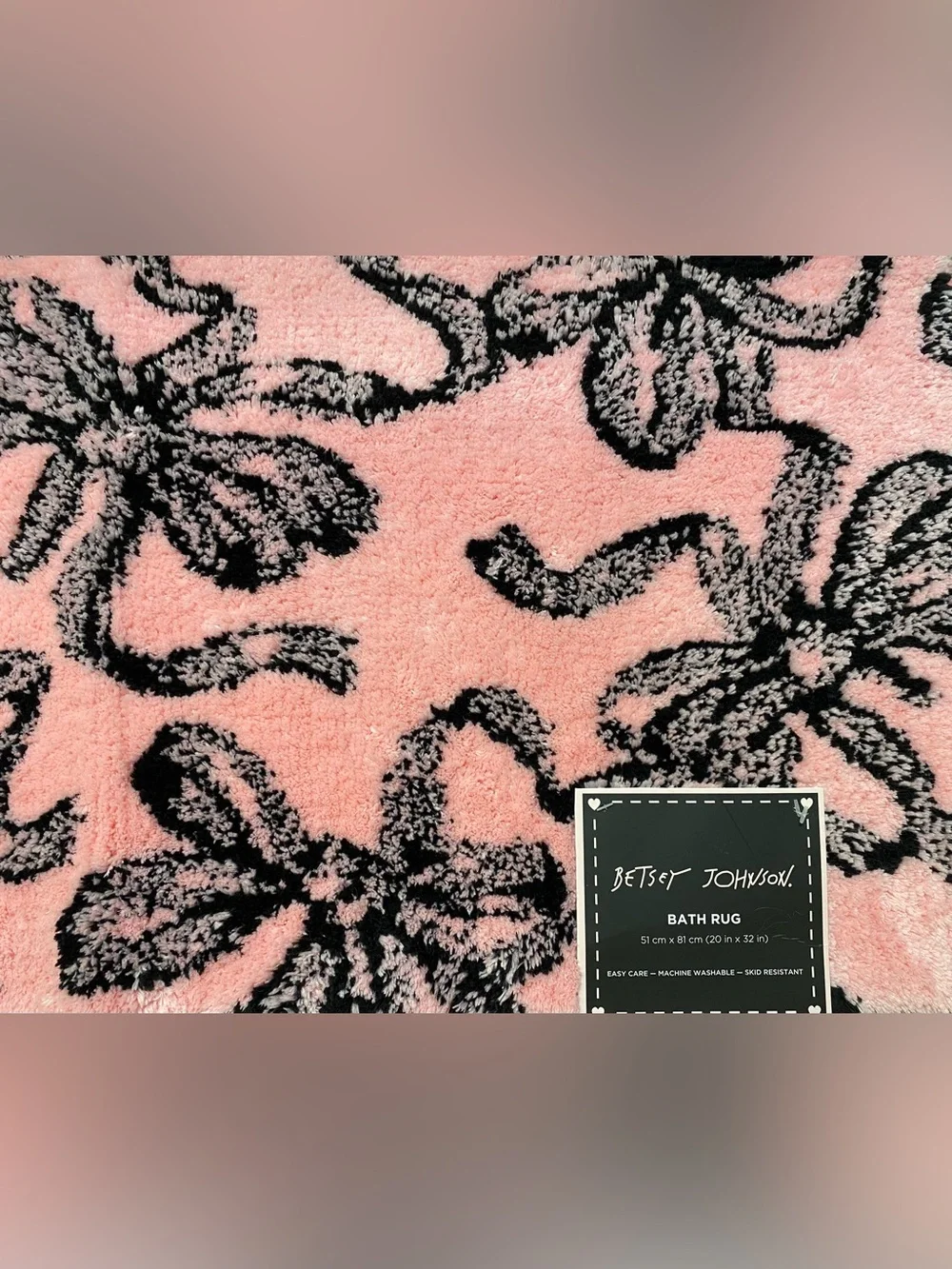 Betsey Johnson ❤️So soft Bow pattern Bath Rug Pink 20x32” New